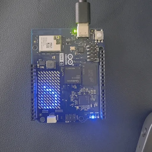 Arduino UNO Q boot sequence
